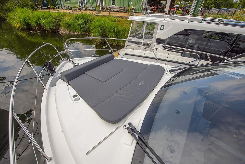 Sealine C335