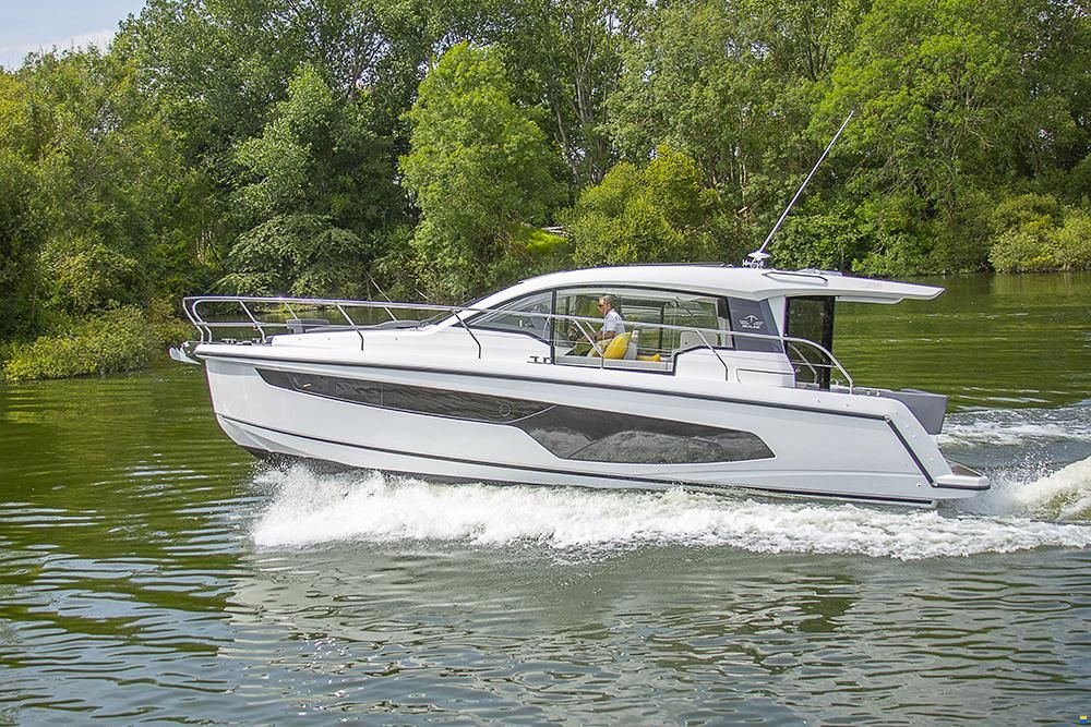 Sealine C335