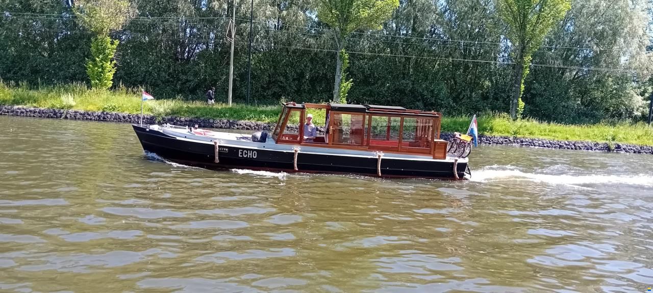 Watertaxi-Salonboot