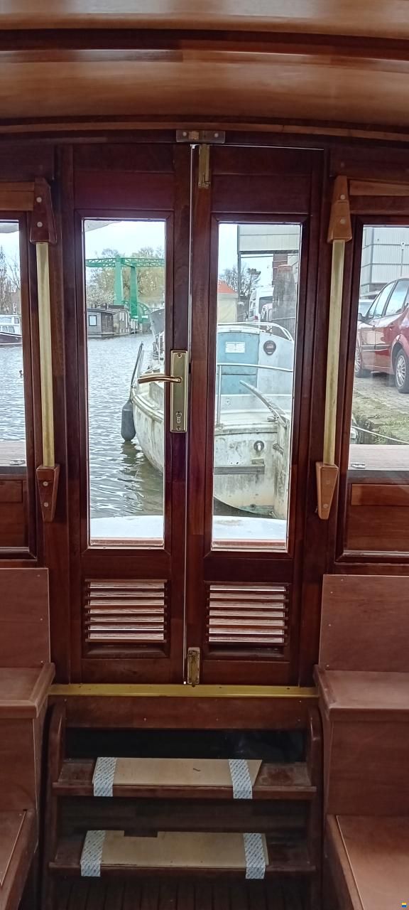 Watertaxi-Salonboot
