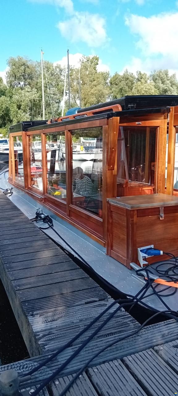 Watertaxi-Salonboot