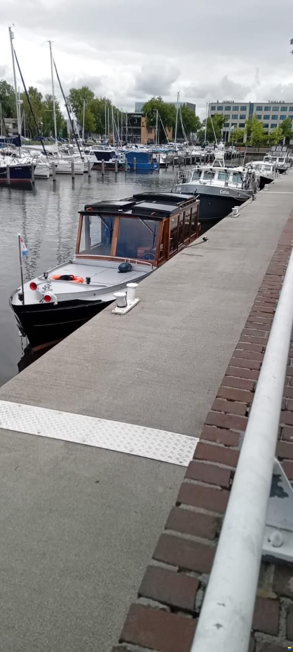 Watertaxi-Salonboot