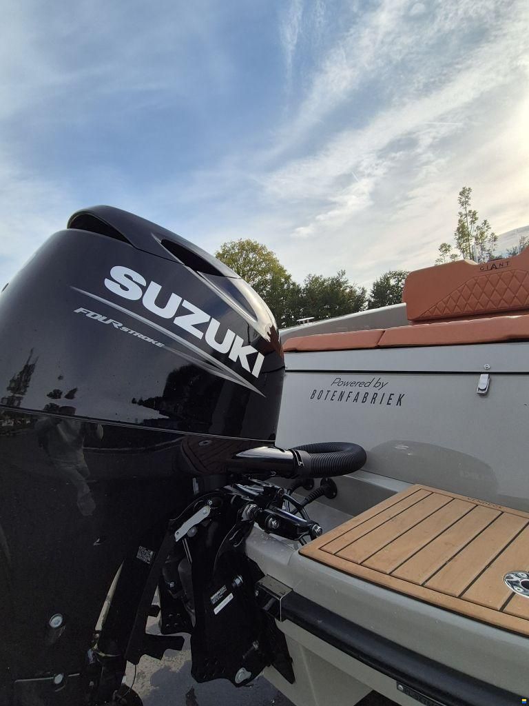 Giant 660 Tender