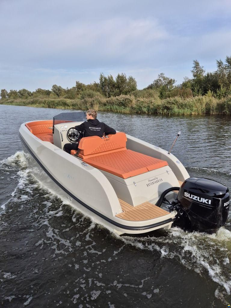 Giant 660 Tender