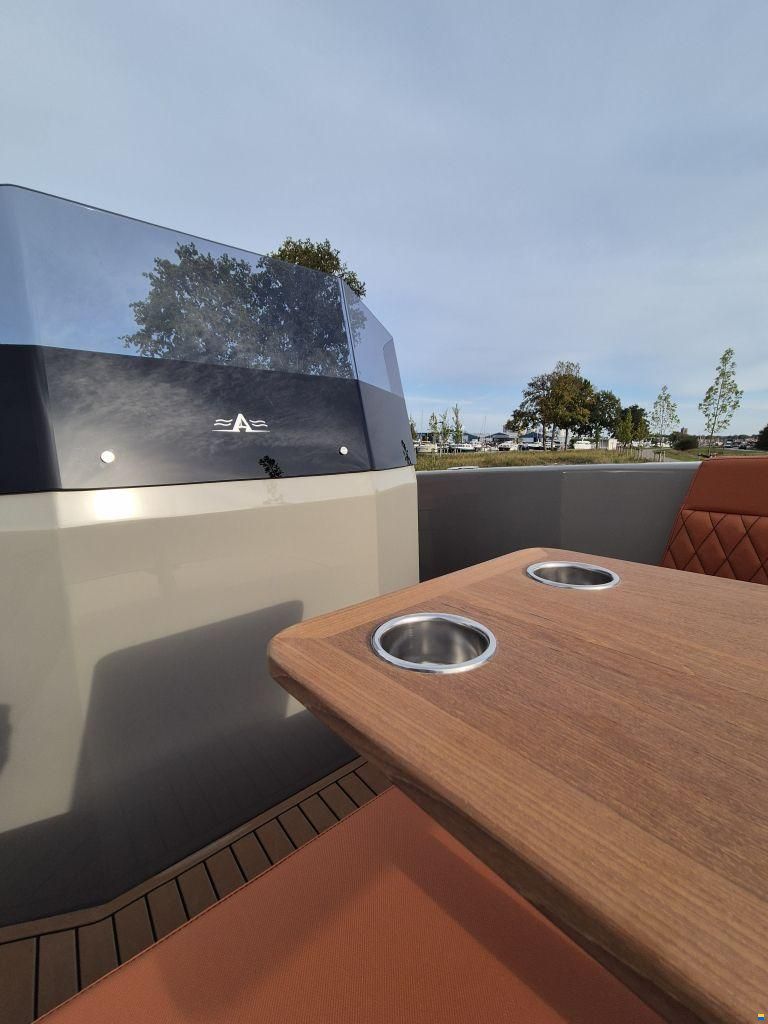 Giant 660 Tender