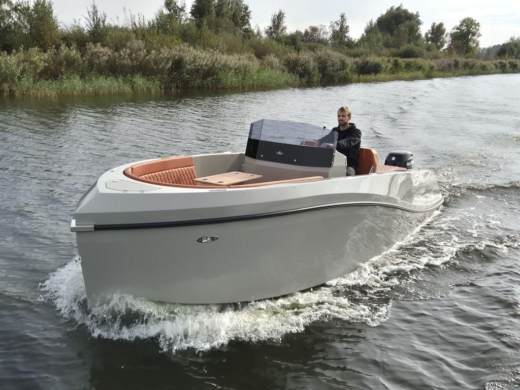 Giant 660 Tender