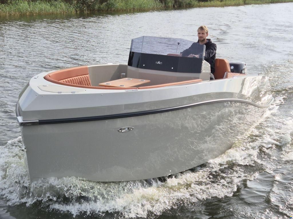 Giant 660 Tender