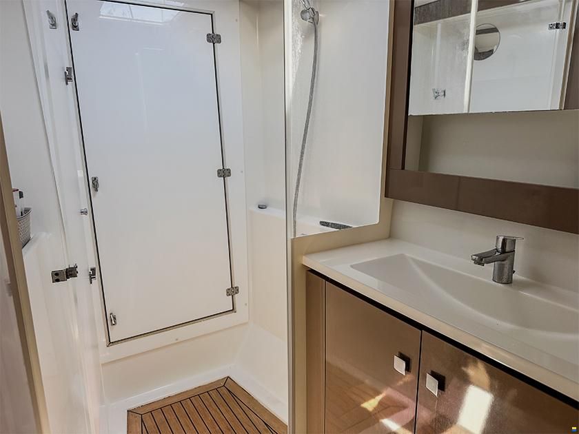 Fountaine Pajot Lucia 40