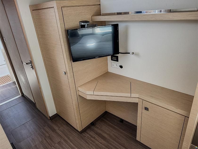 Fountaine Pajot Lucia 40