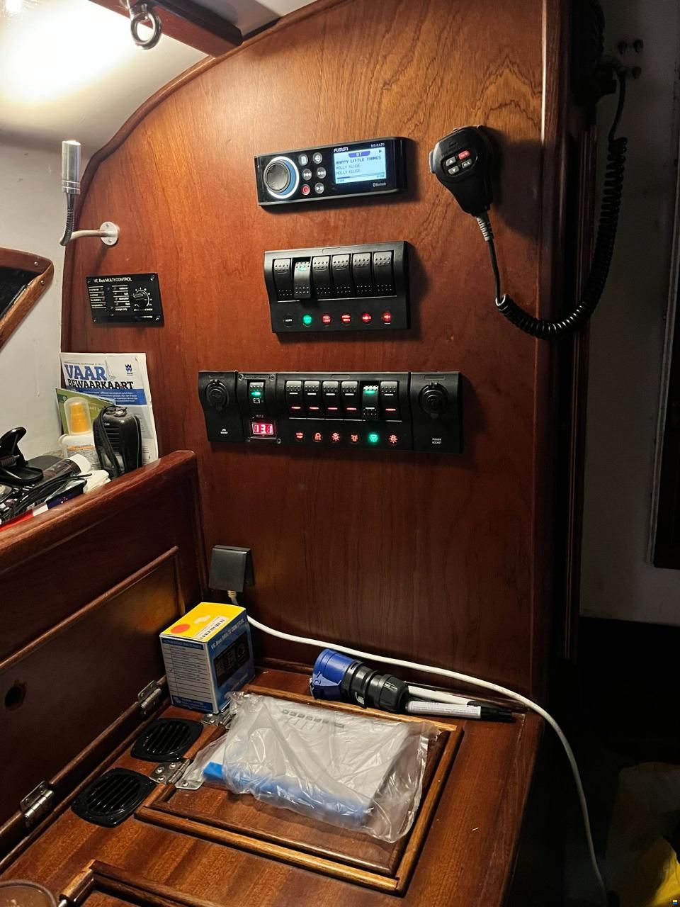 B32