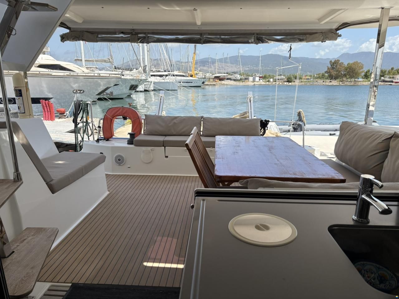 Fountaine Pajot Lucia 40