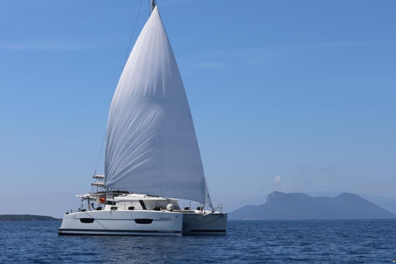 Fountaine Pajot Lucia 40