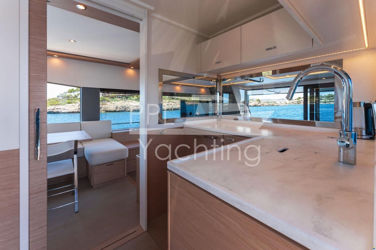 Beneteau Grand Trawler 62