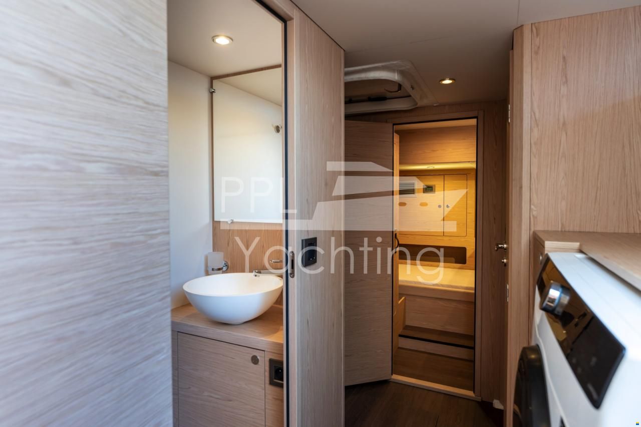 Beneteau Grand Trawler 62