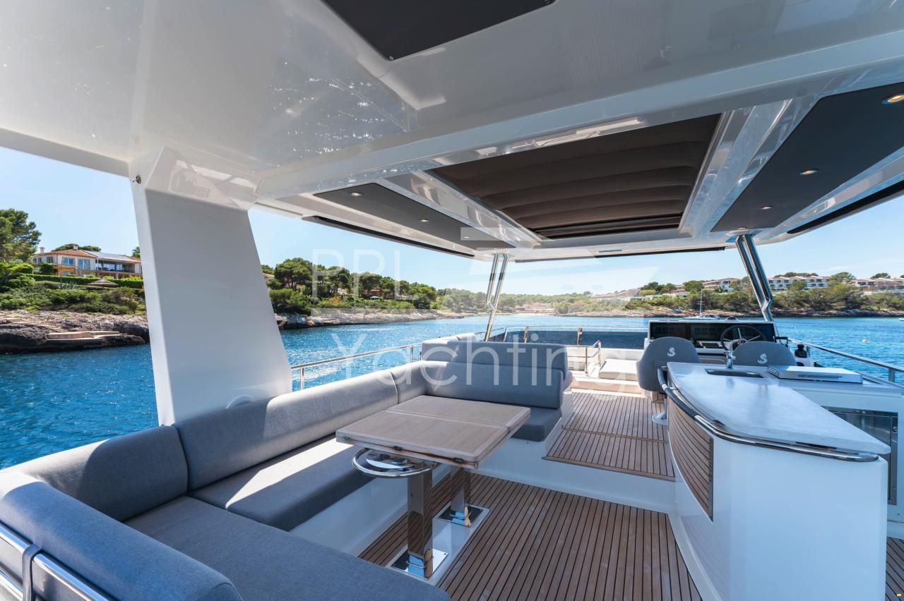 Beneteau Grand Trawler 62