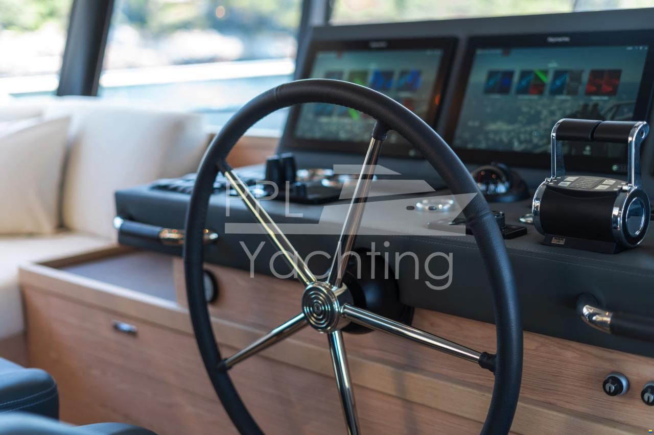 Beneteau Grand Trawler 62