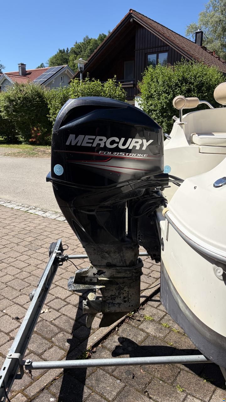 Quicksilver Activ 470 Cabin