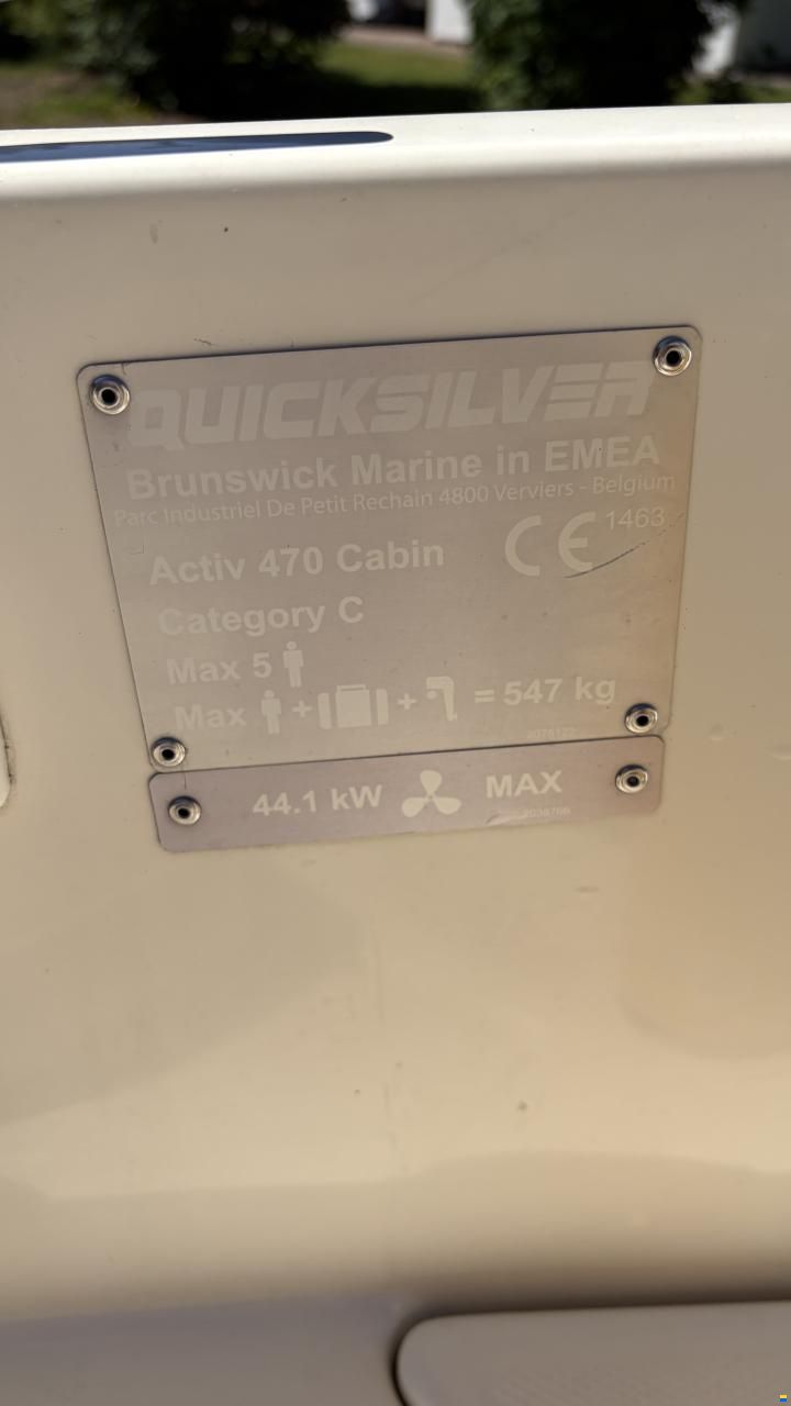 Quicksilver Activ 470 Cabin