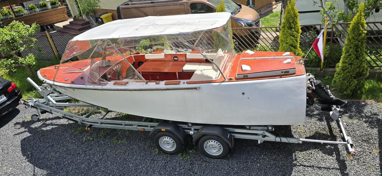 Classic Vintage Style Custom Motorboat