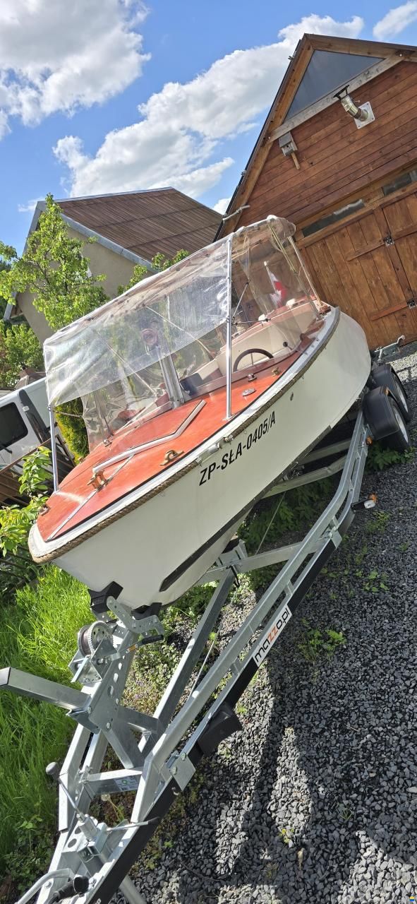 Classic Vintage Style Custom Motorboat