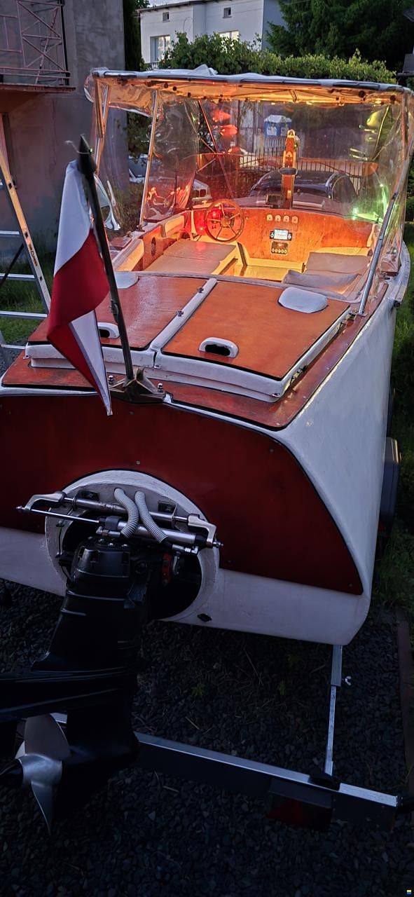 Classic Vintage Style Custom Motorboat