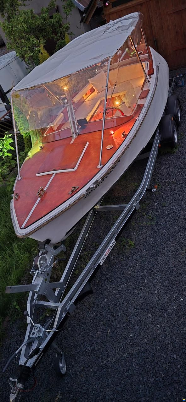 Classic Vintage Style Custom Motorboat