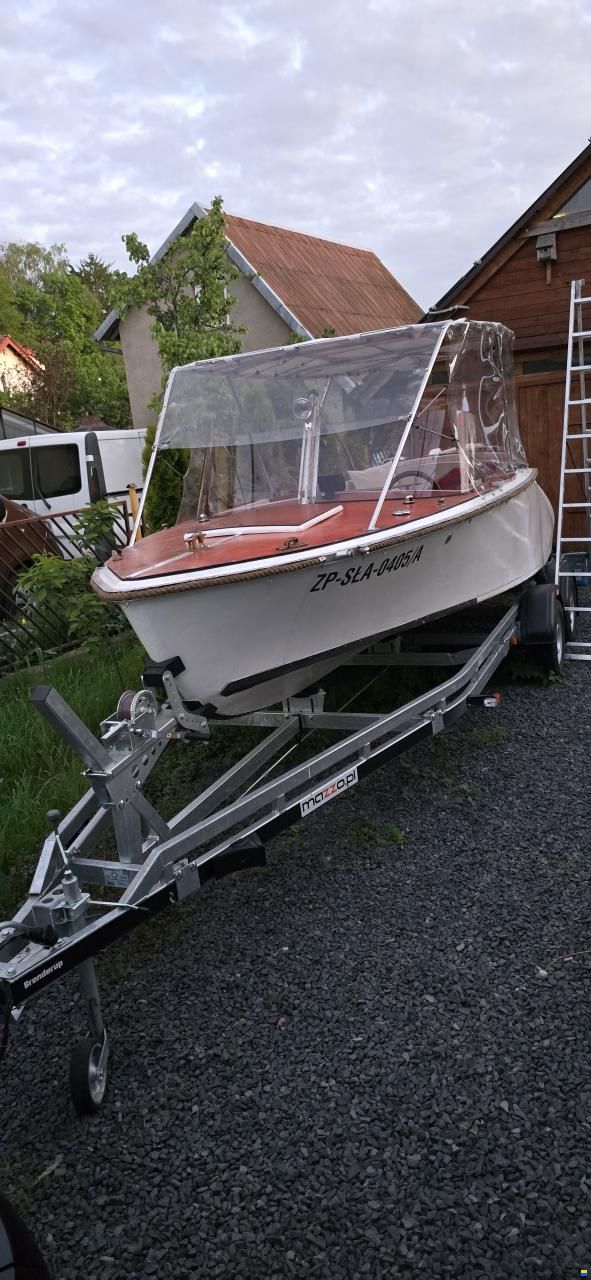 Classic Vintage Style Custom Motorboat
