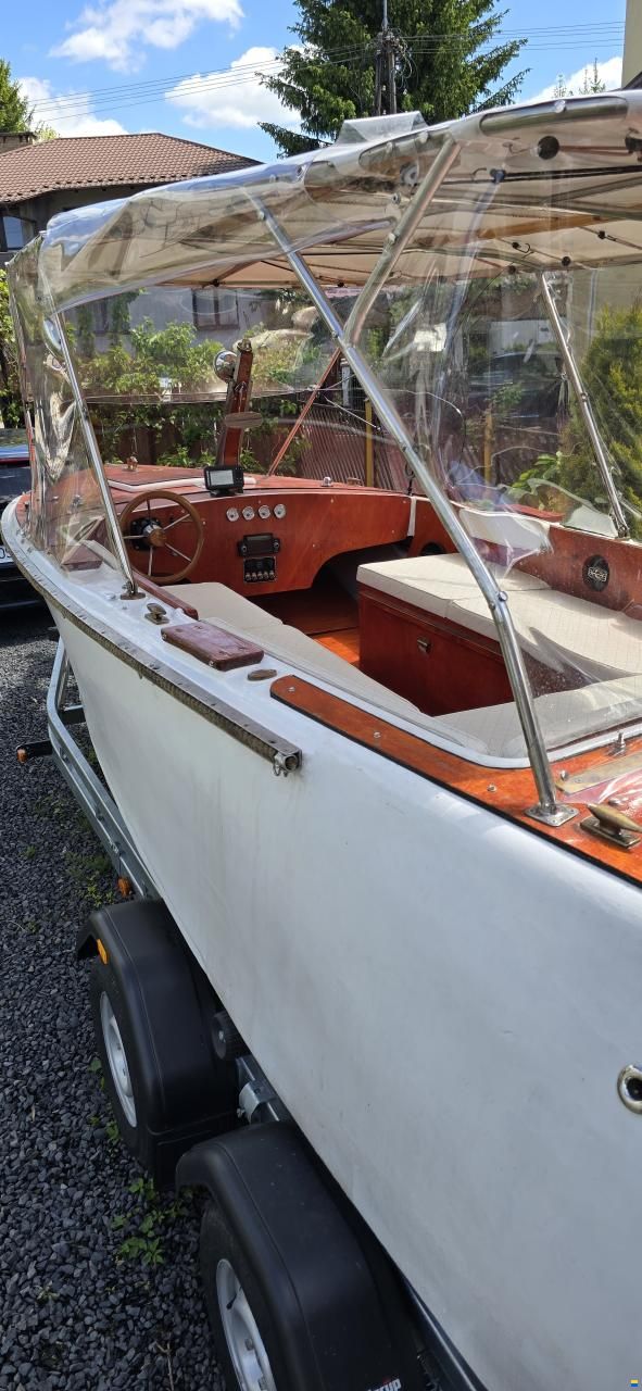 Classic Vintage Style Custom Motorboat