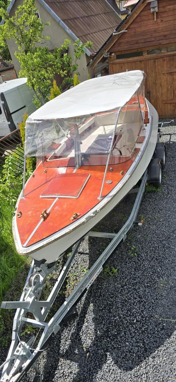 Classic Vintage Style Custom Motorboat
