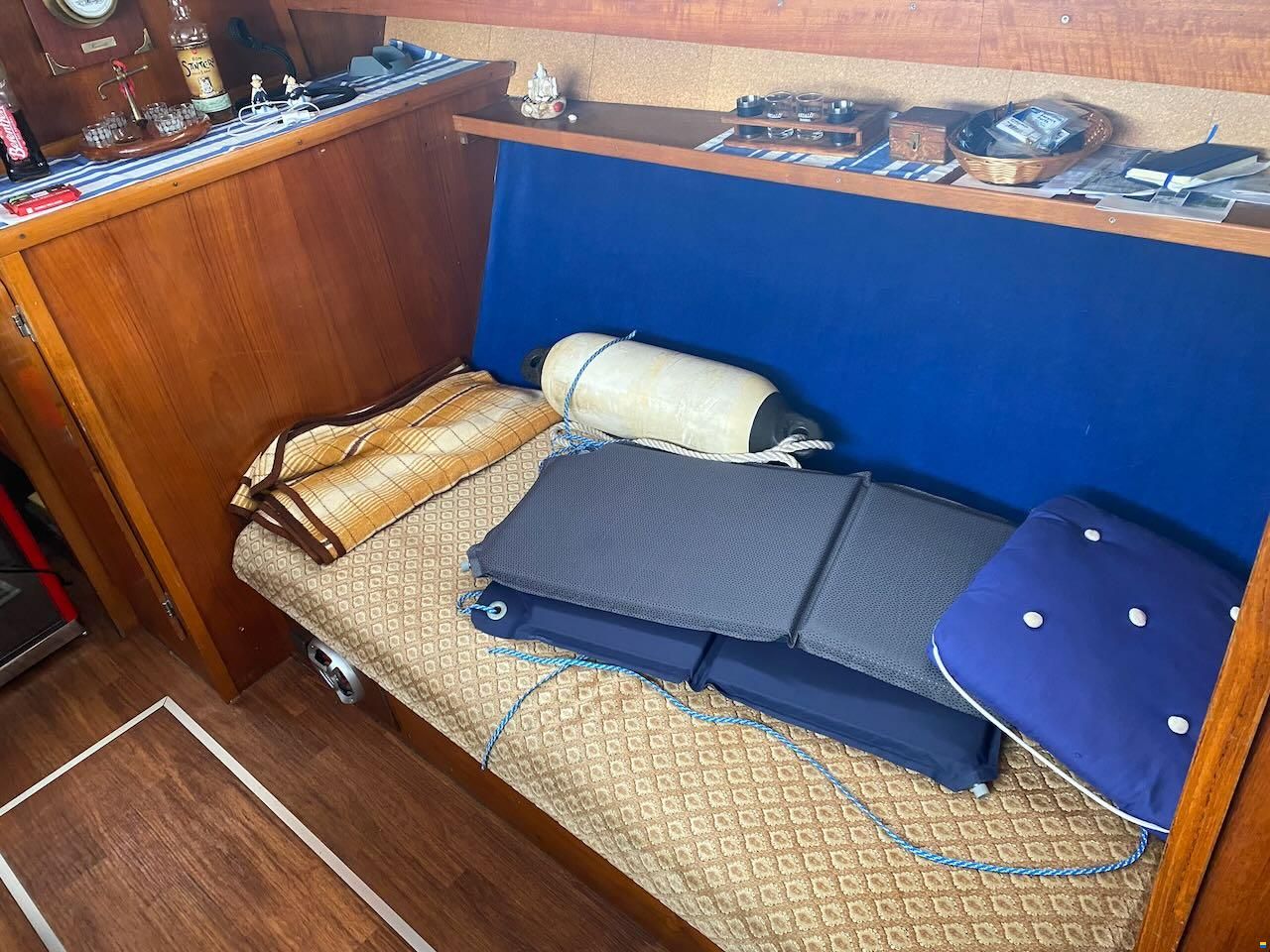 Chris Craft Express Cruiser 30