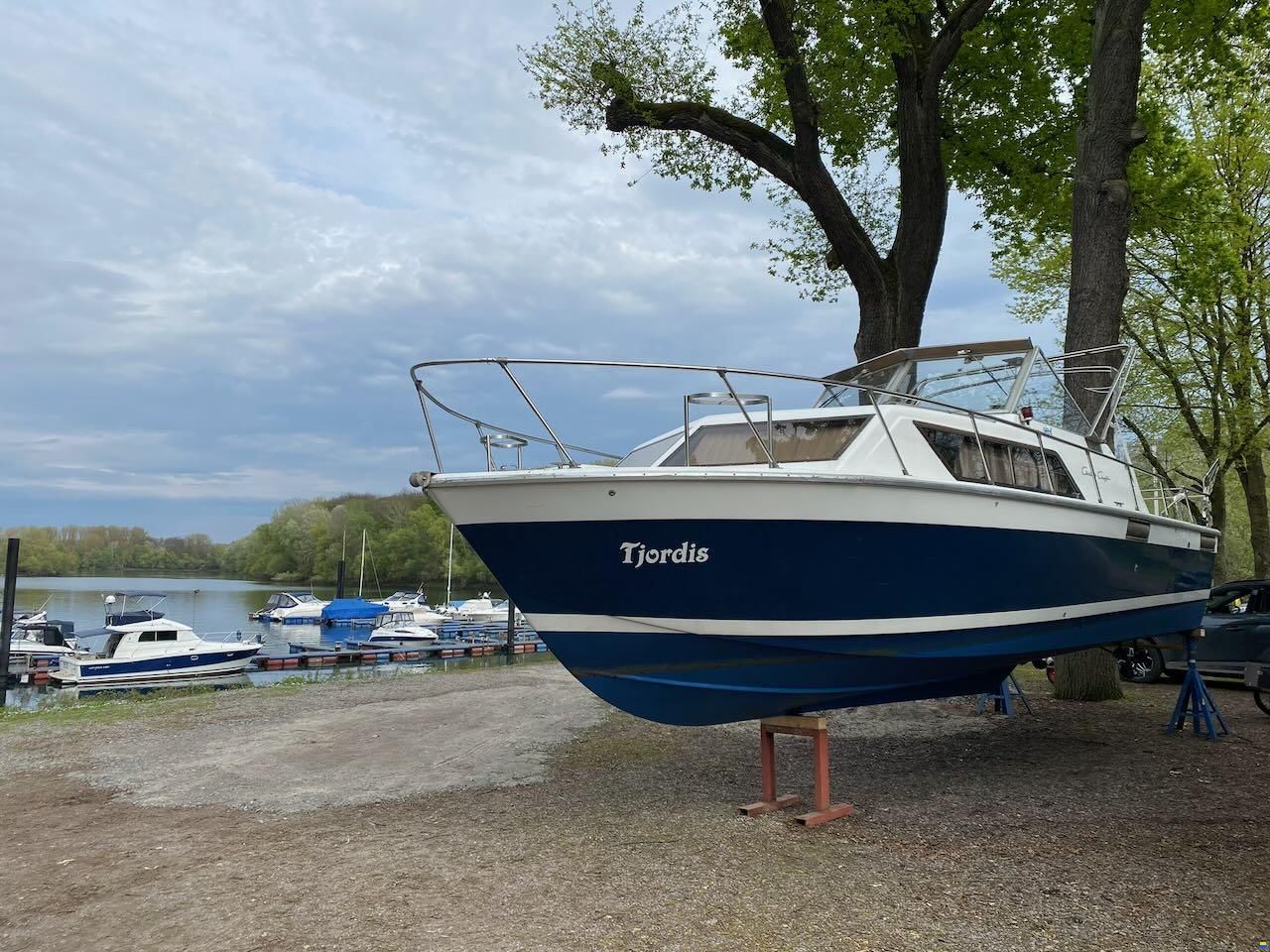 Chris Craft Express Cruiser 30