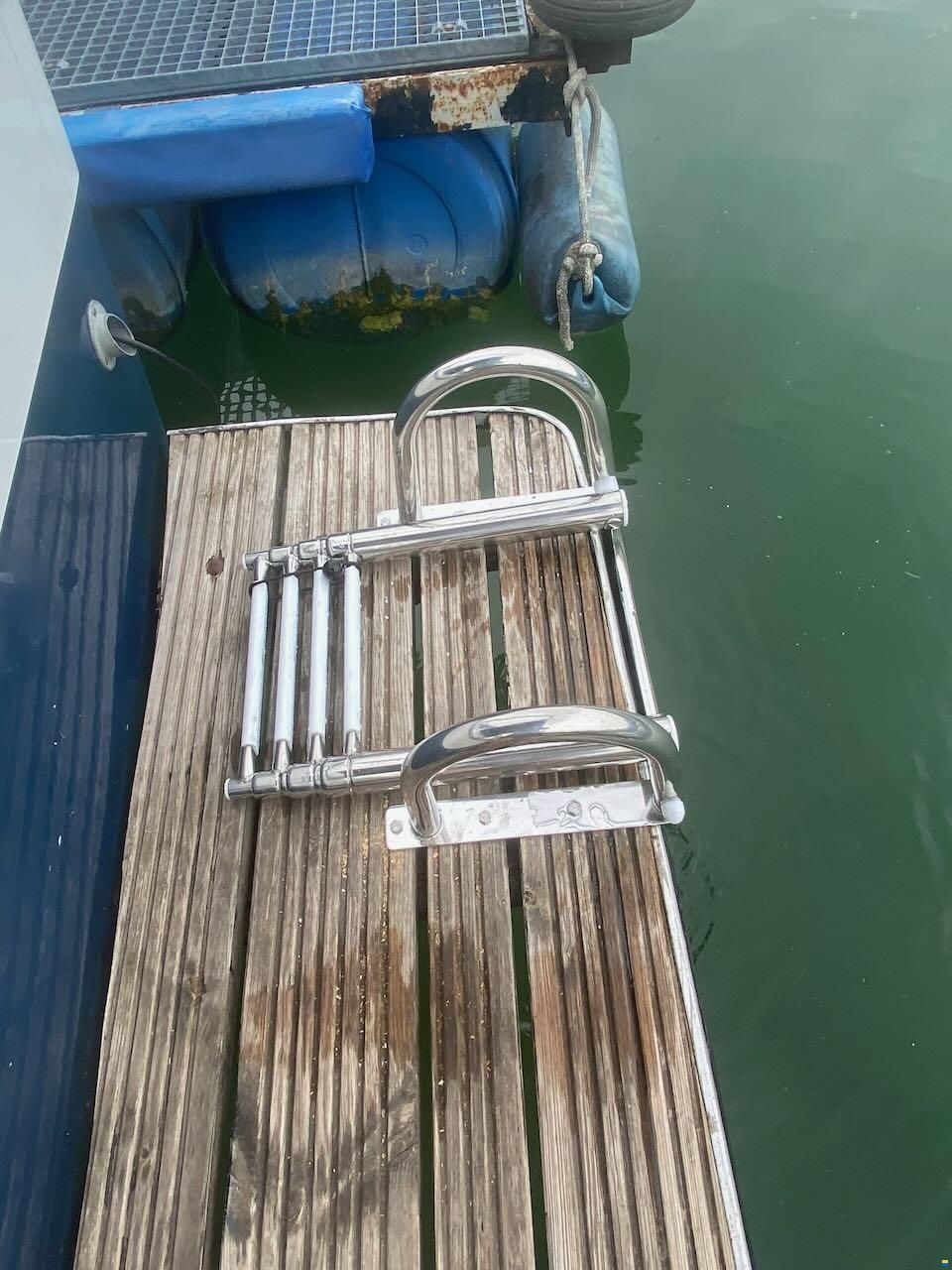 Chris Craft Express Cruiser 30