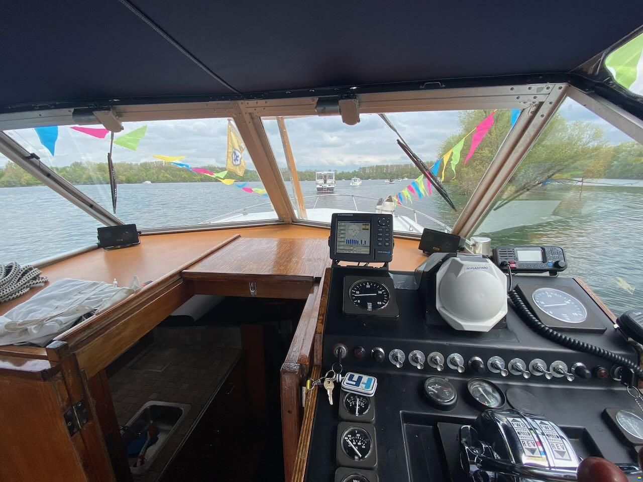 Chris Craft Express Cruiser 30