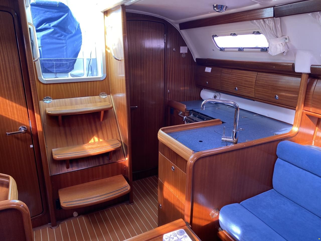 Bavaria 32