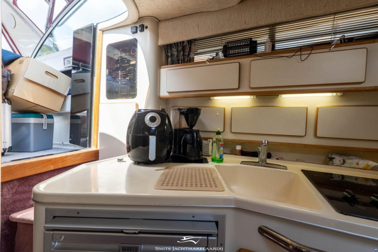 Sea Ray 370 Express Cruiser