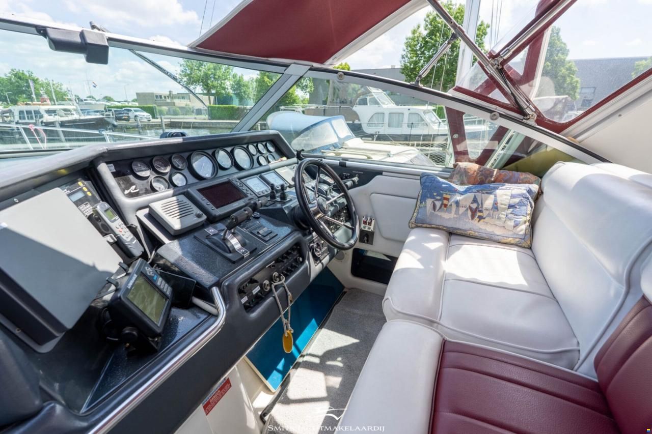 Sea Ray 370 Express Cruiser