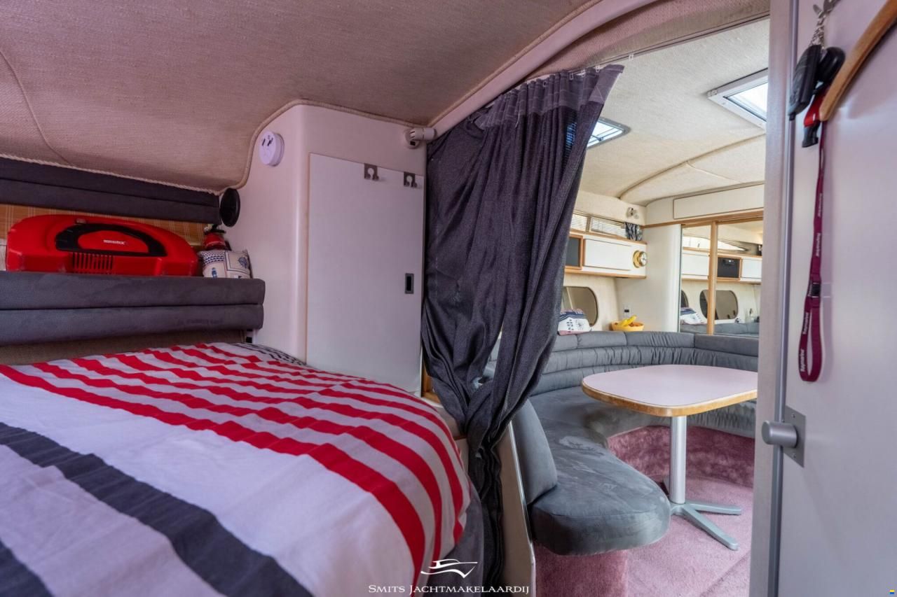 Sea Ray 370 Express Cruiser