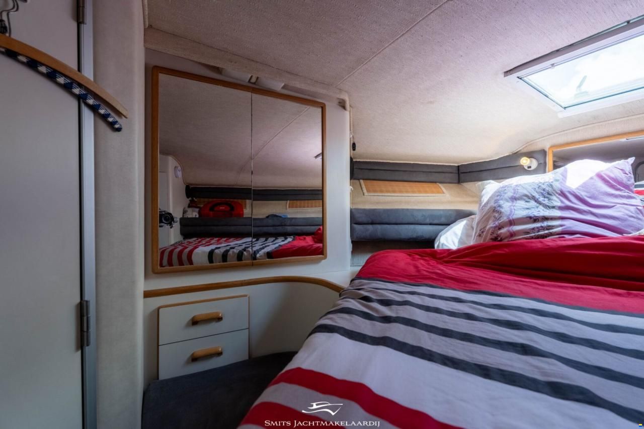 Sea Ray 370 Express Cruiser