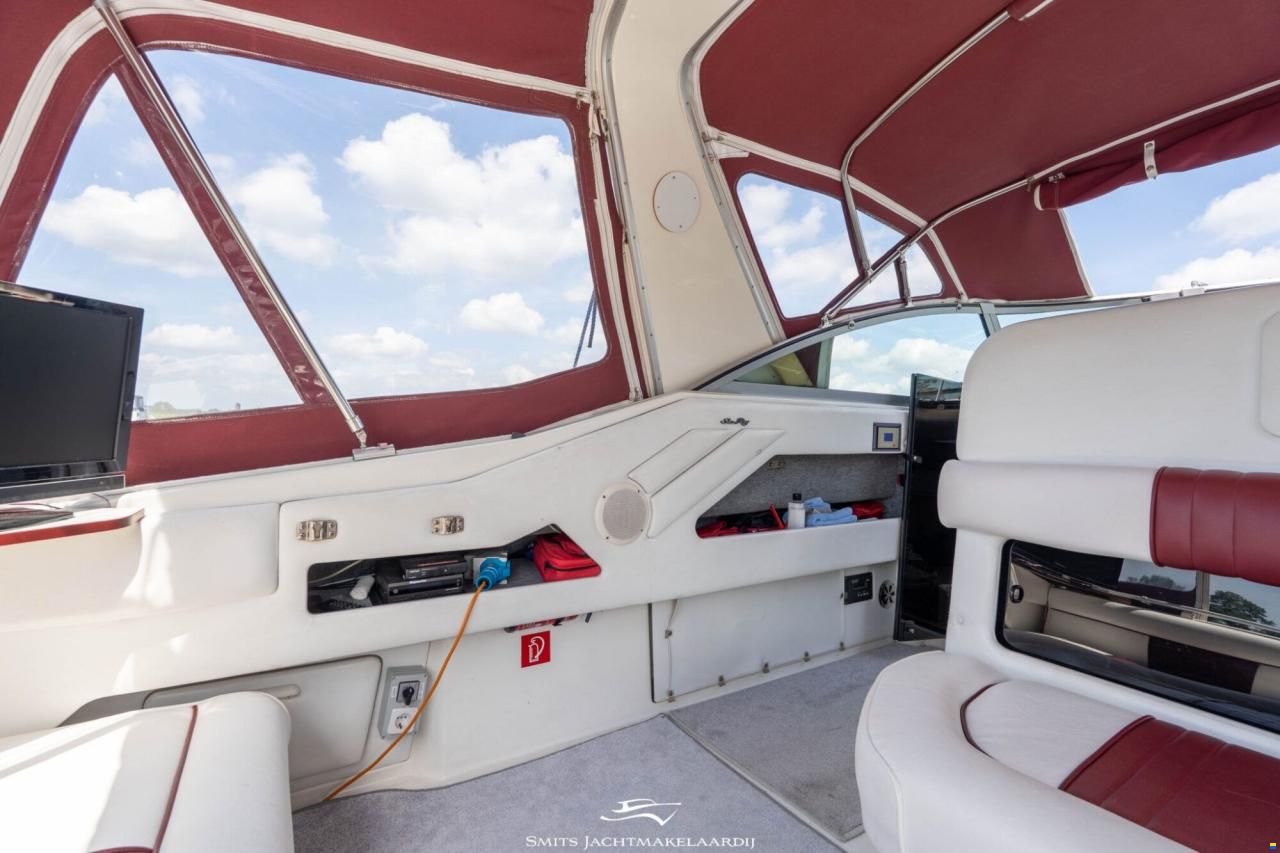 Sea Ray 370 Express Cruiser