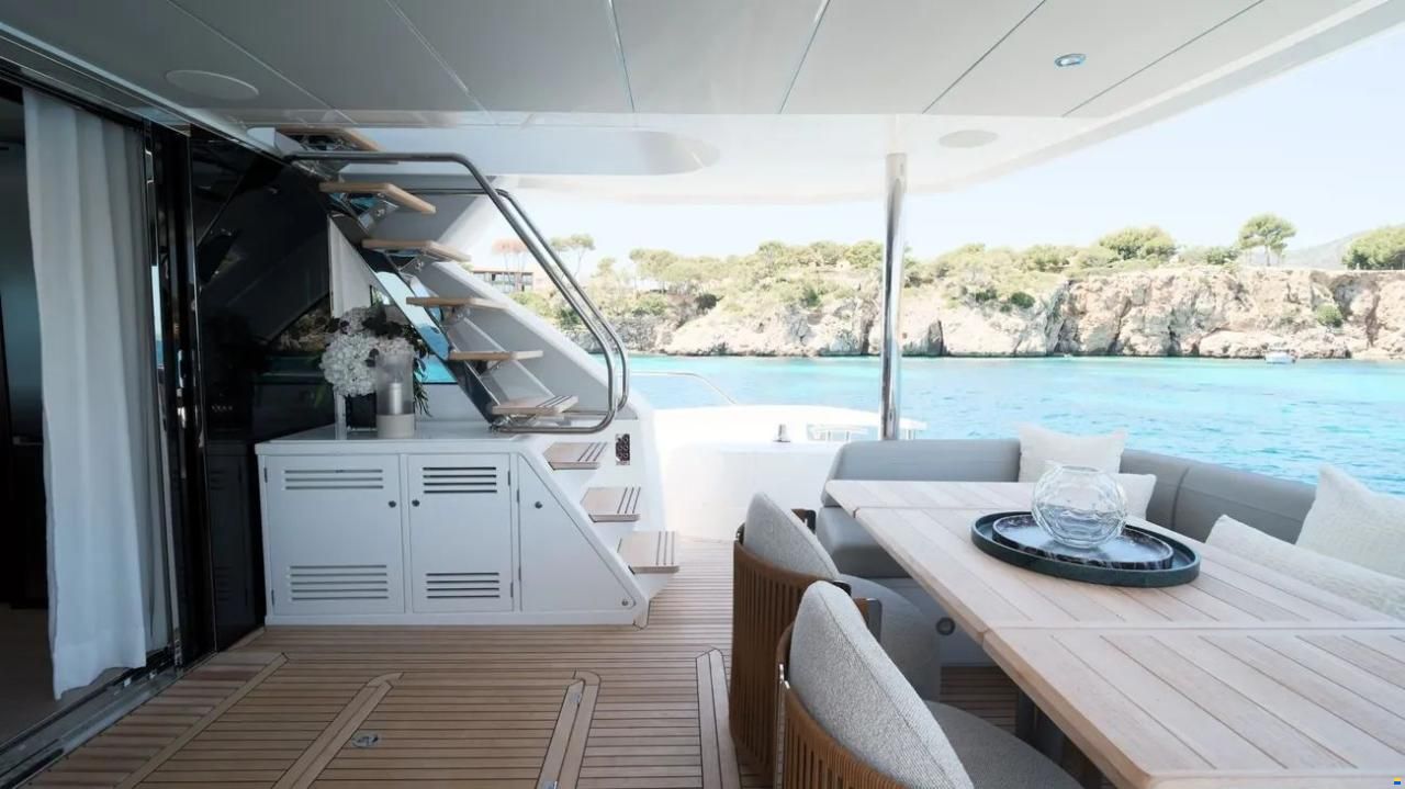 Sunseeker 76 Yacht