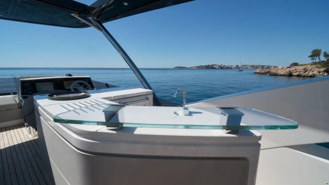 Sunseeker 76 Yacht