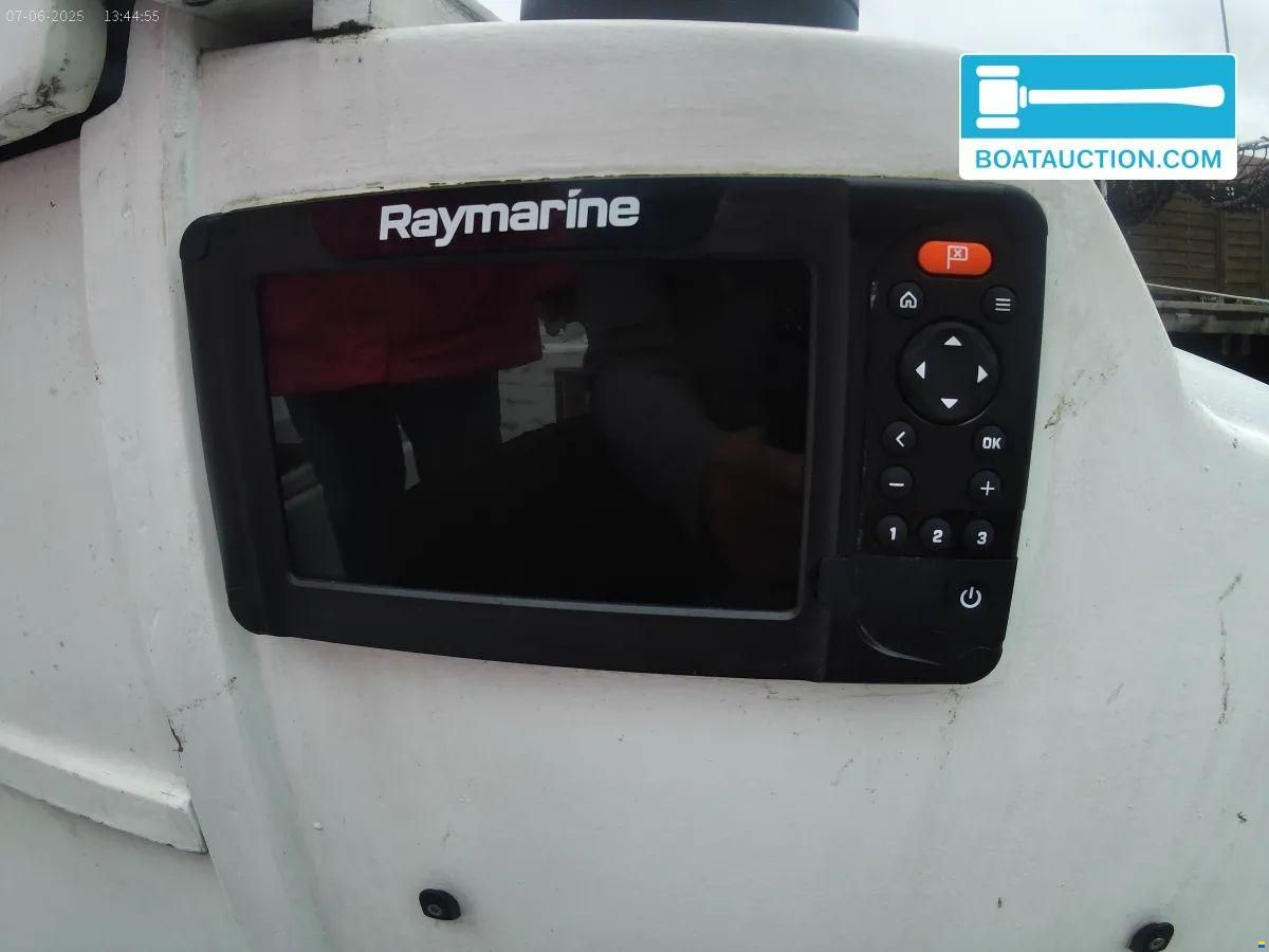 Helmsman 31