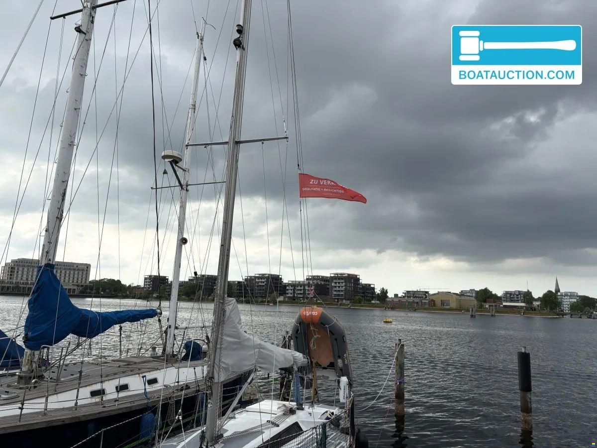 Helmsman 31