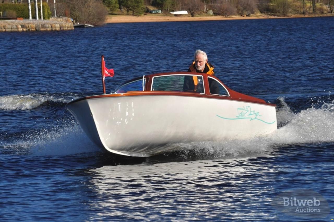 Alloy Yachts Realloy Pilen