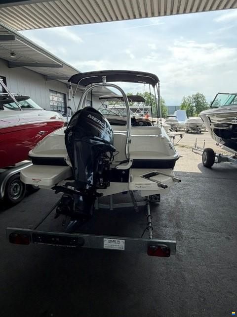 Bayliner Element 160