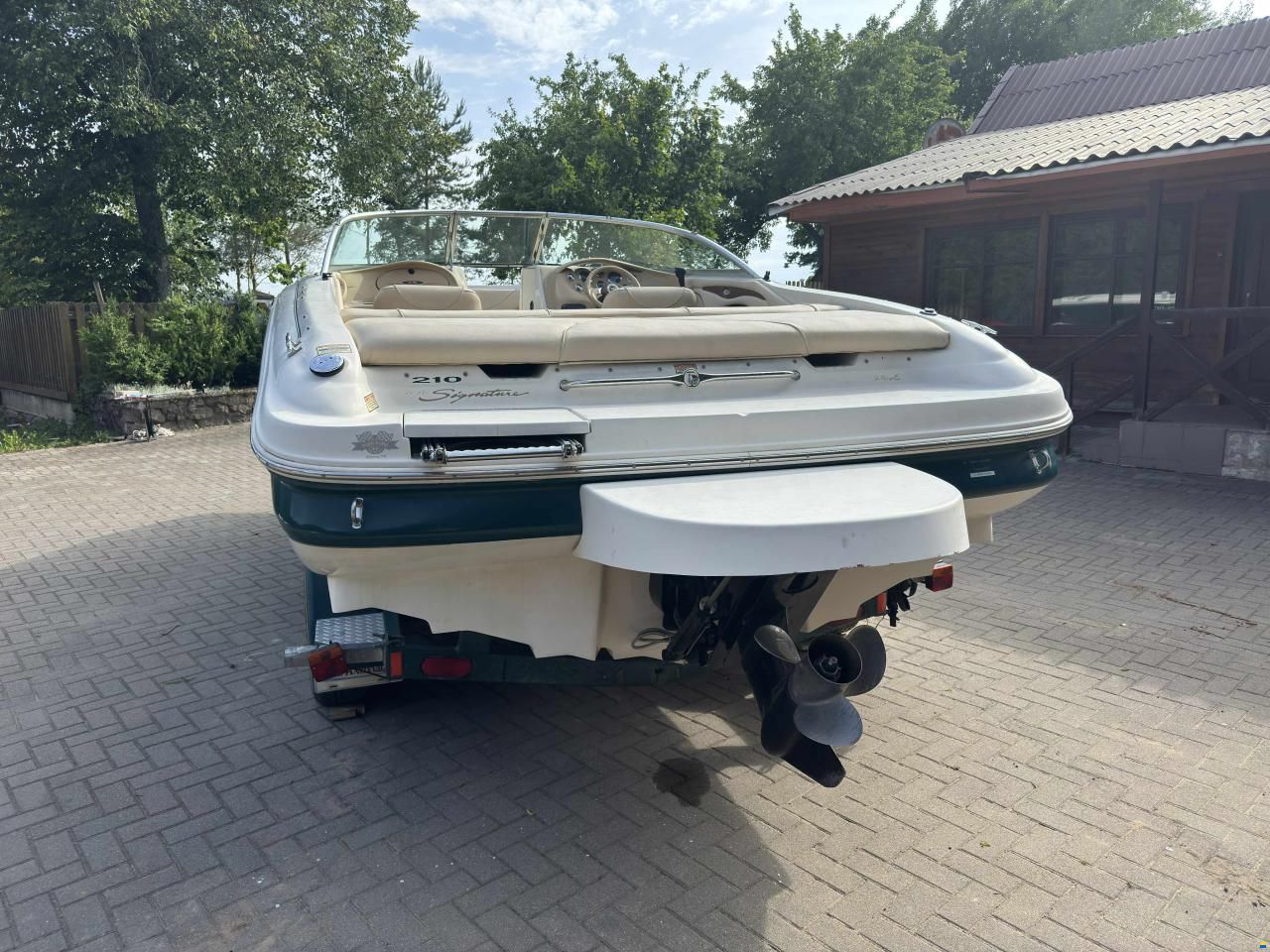 Sea Ray 210 Bowrider Signature