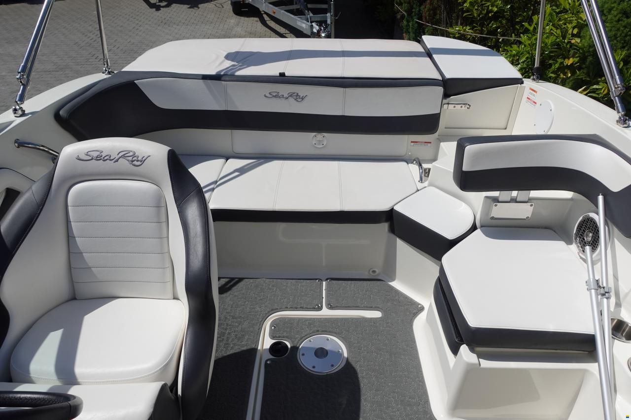 Sea Ray 190 SPXE & Trailer (1. Hand)