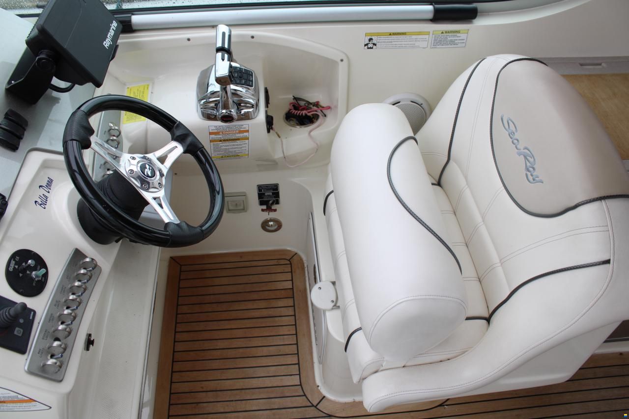 Sea Ray Sundancer 305 DA
