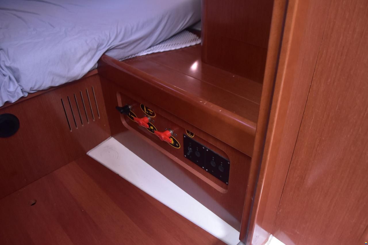Beneteau Oceanis 37