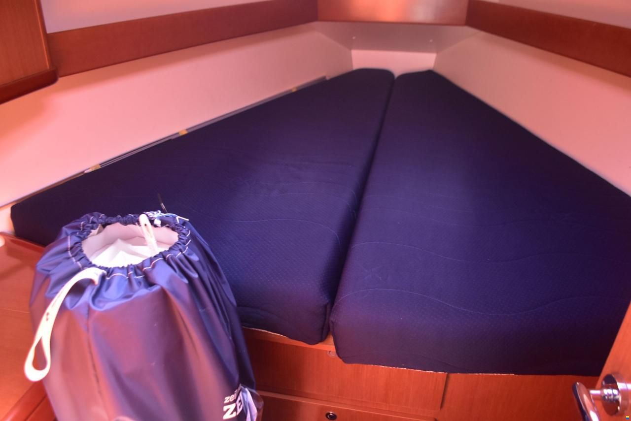 Beneteau Oceanis 37